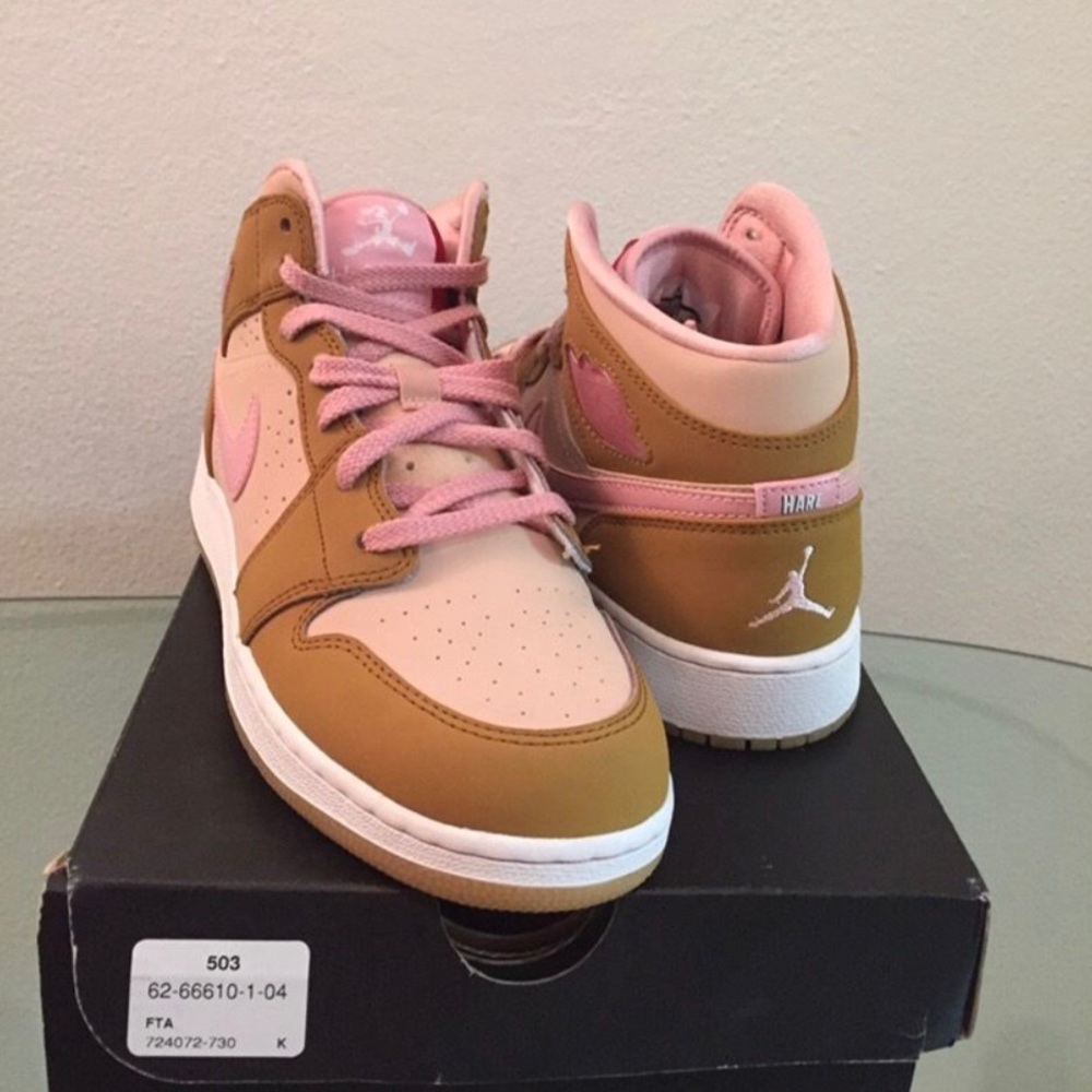 Hare Lola Bunny - Nike Air Jordan Retro 1 Size 5.5
